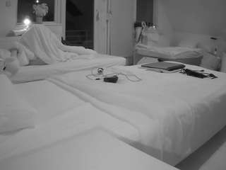 voyeurcam-julmodels-bed-2 webcam model stream image