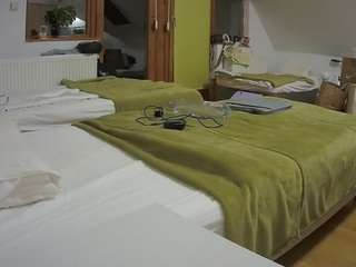 voyeurcam-julmodels-bed-2 webcam model stream image