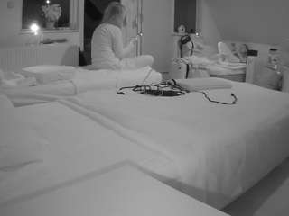 voyeurcam-julmodels-bed-2 webcam model stream image