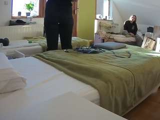 voyeurcam-julmodels-bed-2 webcam model stream image