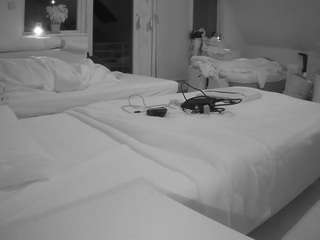 voyeurcam-julmodels-bed-2 webcam model stream image