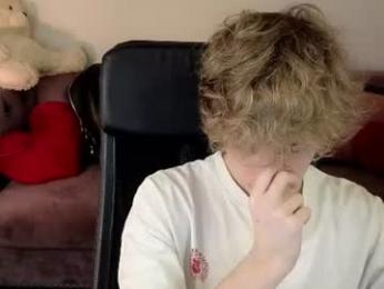 curly_twinkboy webcam model stream image