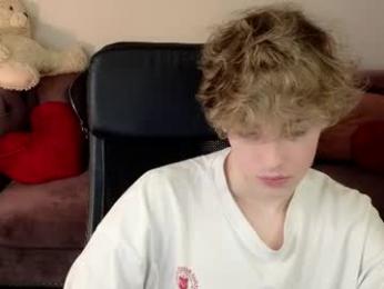 curly_twinkboy webcam model stream image
