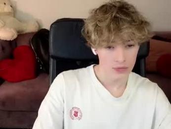 curly_twinkboy webcam chaturbate model stream image