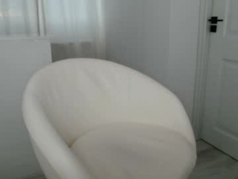 kiki_akai webcam model stream image