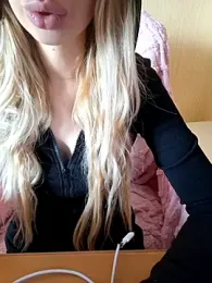 Elza_kom webcam stripchat model stream image