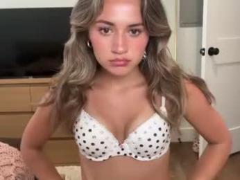 lanaabug webcam model stream image