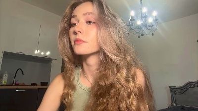 EmikoVlcek webcam cam4 model stream image