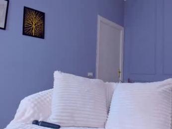 briennevail webcam model stream image