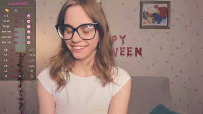 LynneCrust webcam model stream image