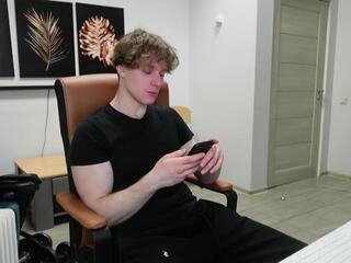 Charles Dreams webcam model stream image