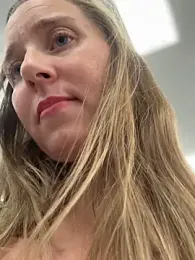 SkyelarsWorld webcam stripchat model stream image