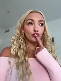 SerenaCloud webcam model stream image