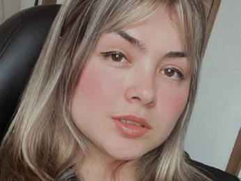 LauBee webcam model stream image