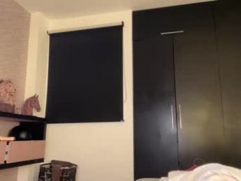 latinella webcam model stream image