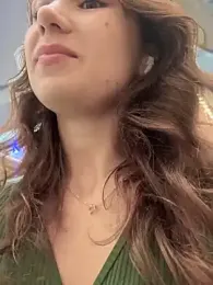 QuitieLia webcam model stream image