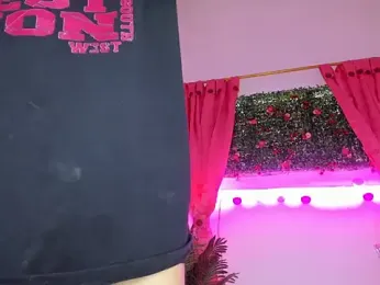 dylan_202520_ webcam model stream image