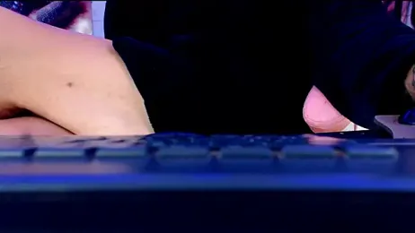 SelfSuck9inchs webcam model stream image