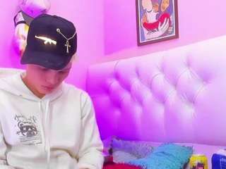 stronger-boy webcam model stream image