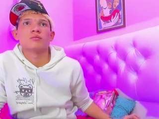 stronger-boy webcam model stream image