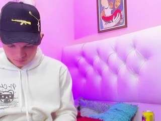 stronger-boy webcam model stream image