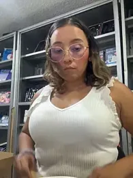 Kay_LustyWife webcam model stream image