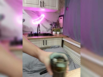 Red-rooms webcam model stream image