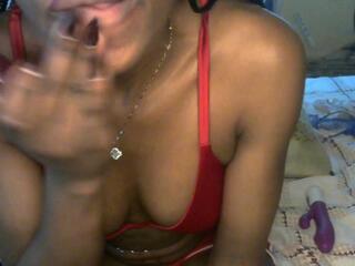 Lilly Curvy webcam model stream image