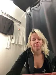 LikaCat webcam model stream image