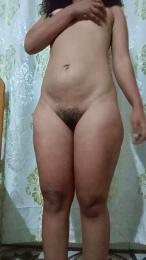 Arnah_ webcam model stream image
