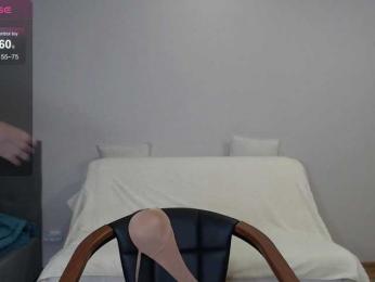 crushgirl webcam model stream image