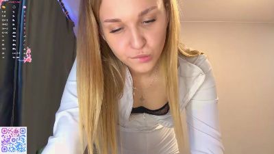 NanceeEar webcam model stream image