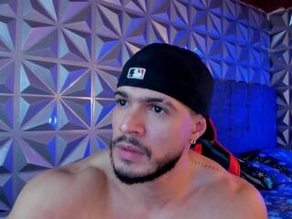 Jonas Lewis webcam model stream image