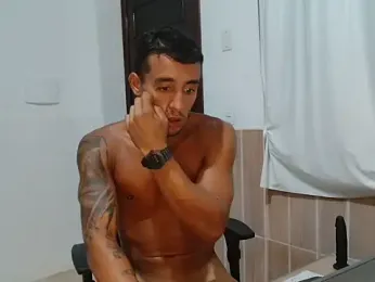 LatinLeone webcam model stream image