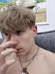 And25bn webcam stripchat model stream image