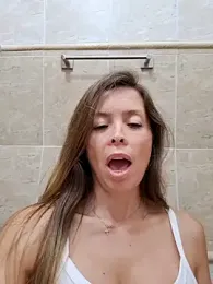 karina_warthon webcam stripchat model stream image