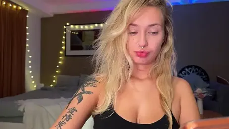 _Kiss_me_hard_ webcam stripchat model stream image