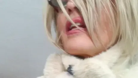 LadyOxana webcam model stream image