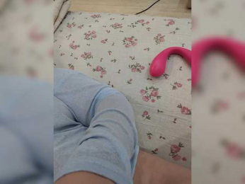 Angelia22 webcam model stream image