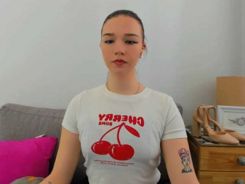 AvaPretty webcam model stream image