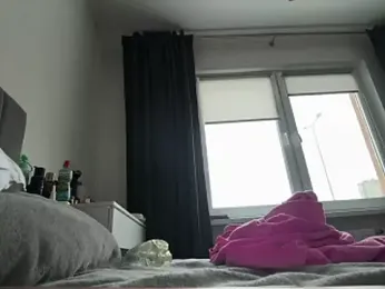 Blondeqlove webcam model stream image