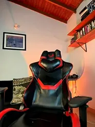 AlekBlake_ webcam model stream image