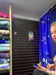 VIOLETA-25_ webcam model stream image