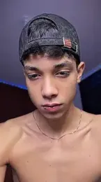 RoughDiamond_ webcam model stream image