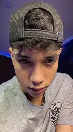 RoughDiamond_ webcam model stream image