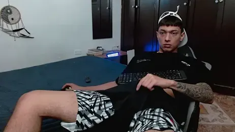 aaron_blug webcam model stream image