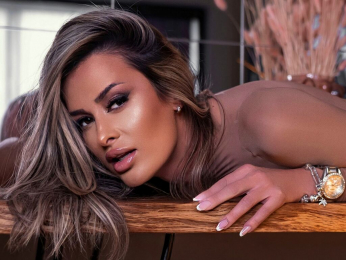 AshyTaylor webcam model stream image