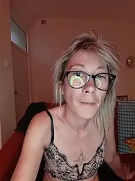 Timide_girl17 webcam model stream image