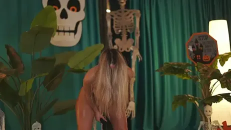 Assmerising webcam model stream image