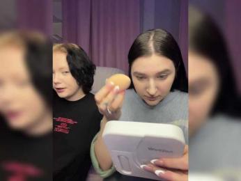 TeaseDuo webcam model stream image